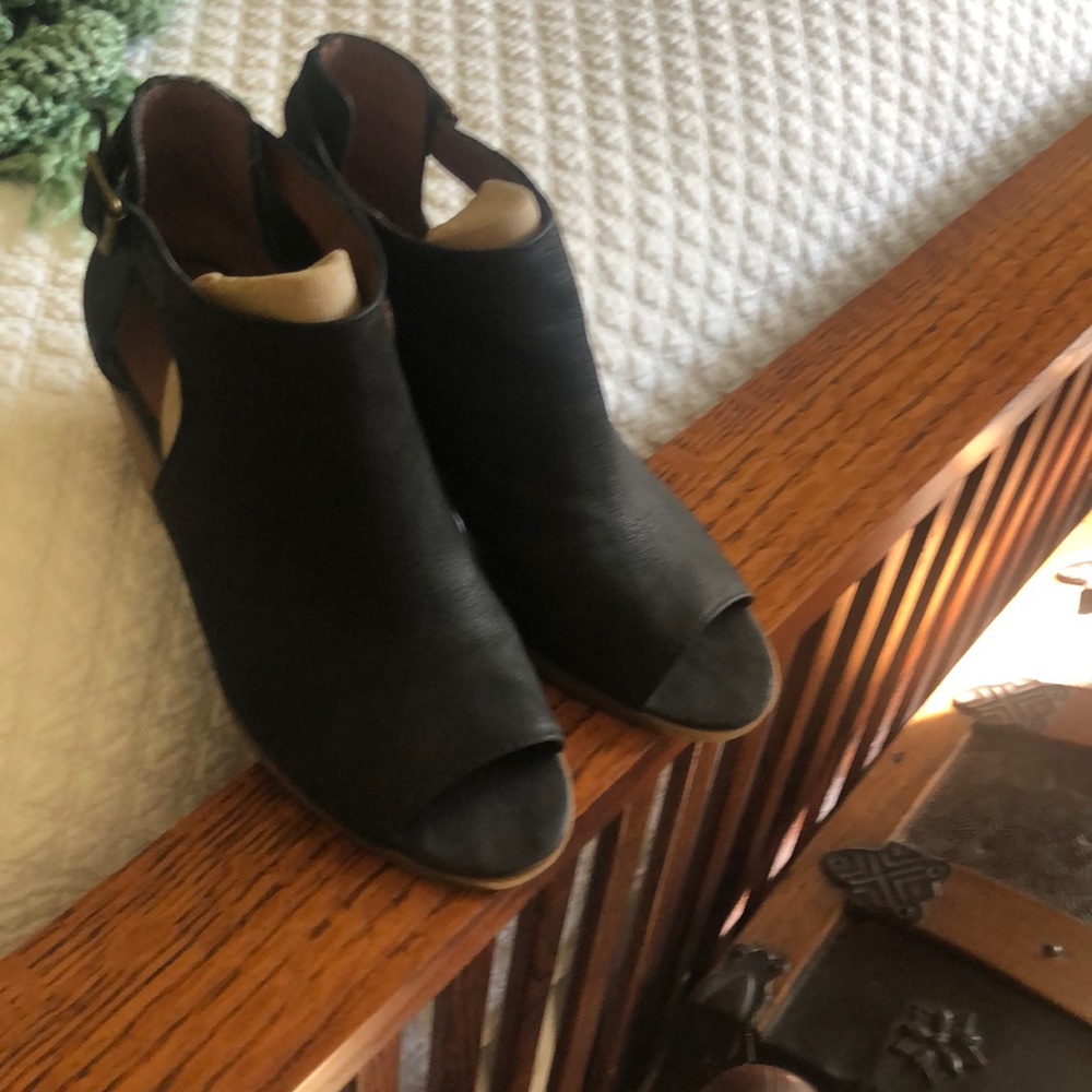 Lucky brand sandals